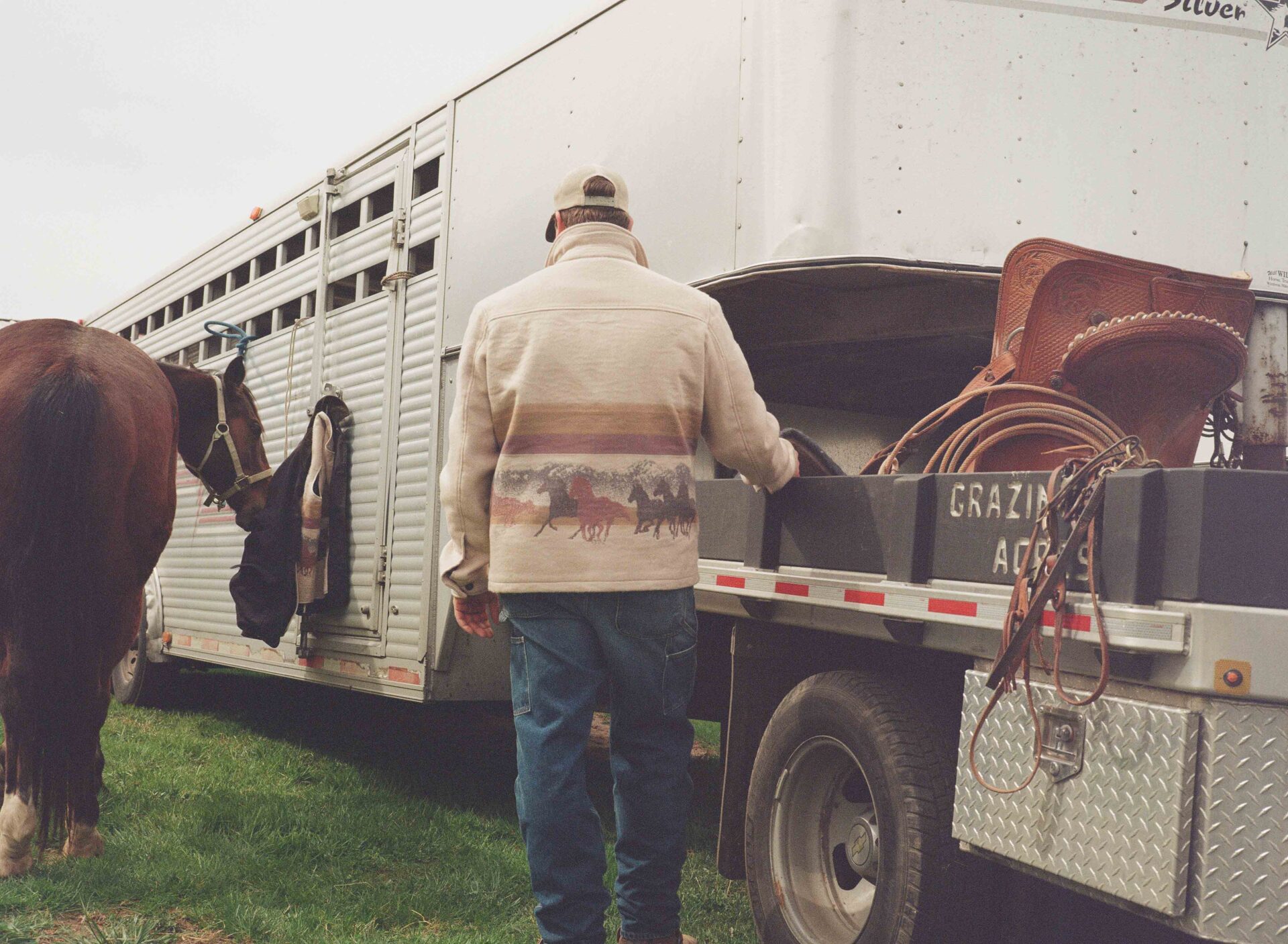 WOOLRICH × One of These Days、カウボーイを落とし込んだコラボ