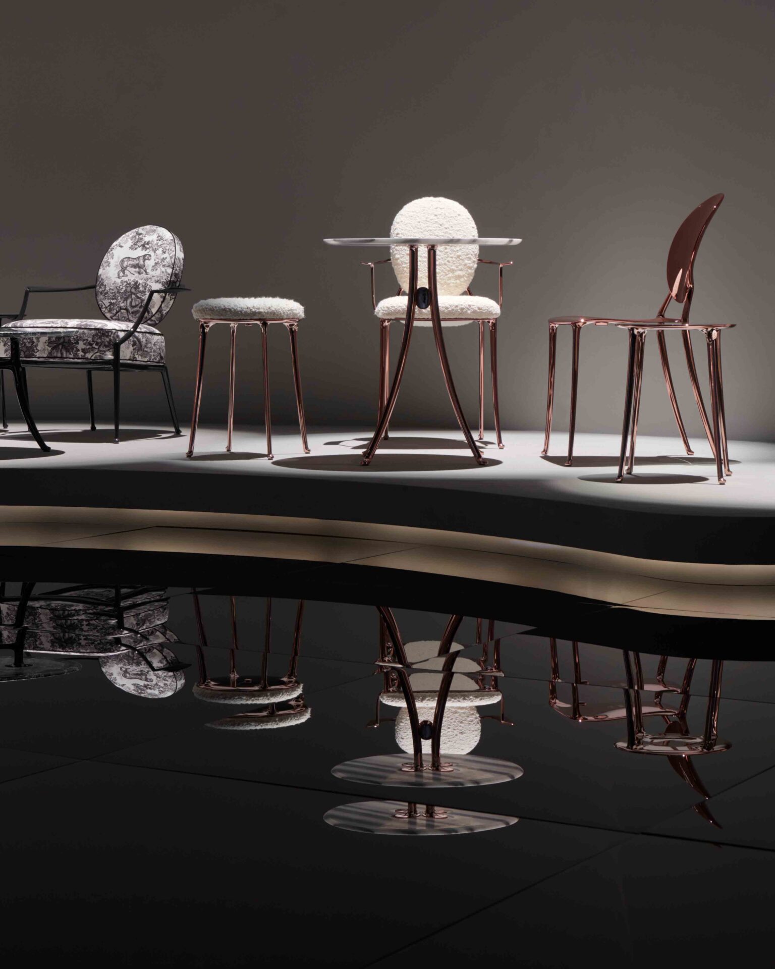 DIOR、アームチェア「ムッシュ ディオール」を発表。フィリップ