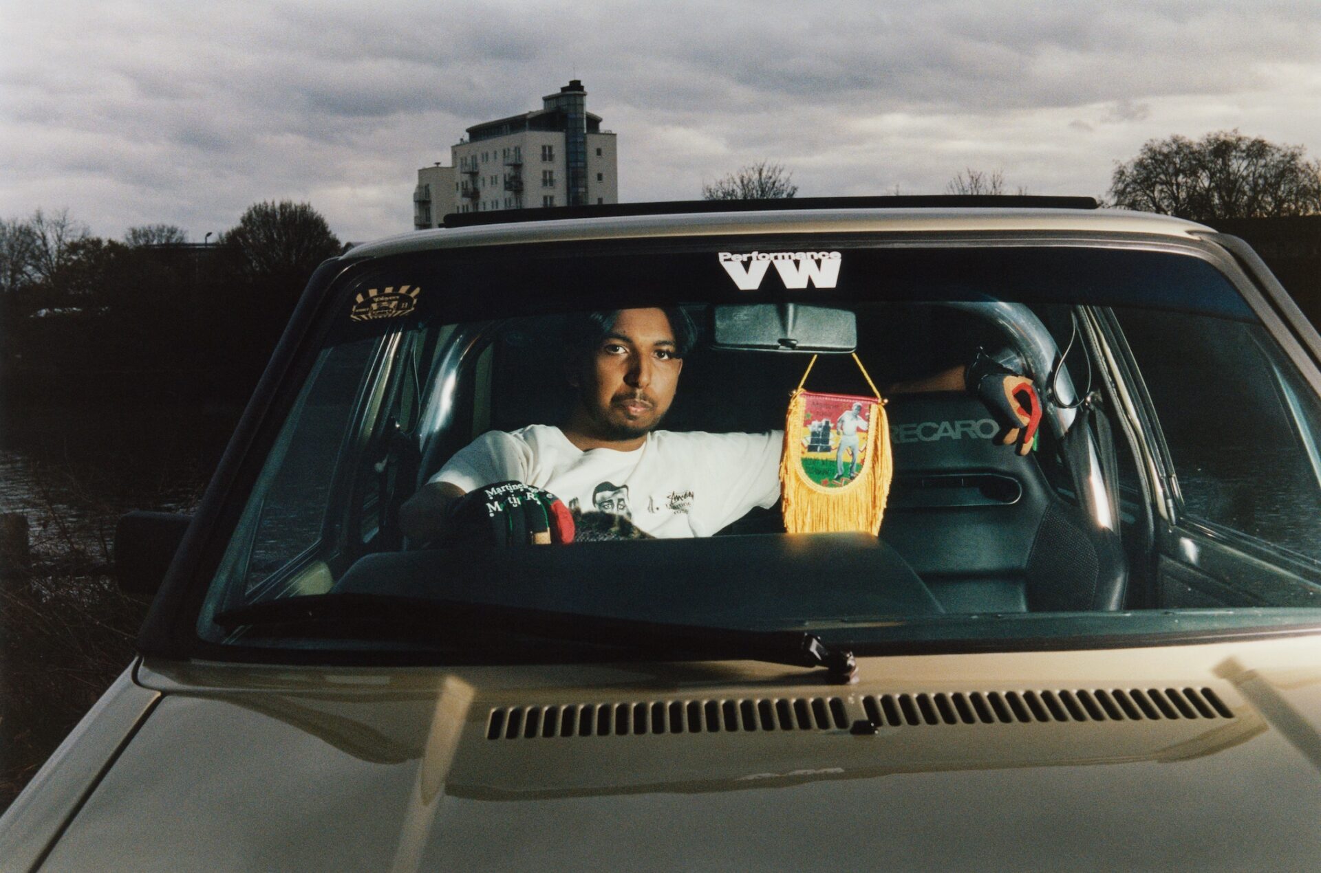 STÜSSY × Martine Rose、ドライビングアートのカプセルコレクション