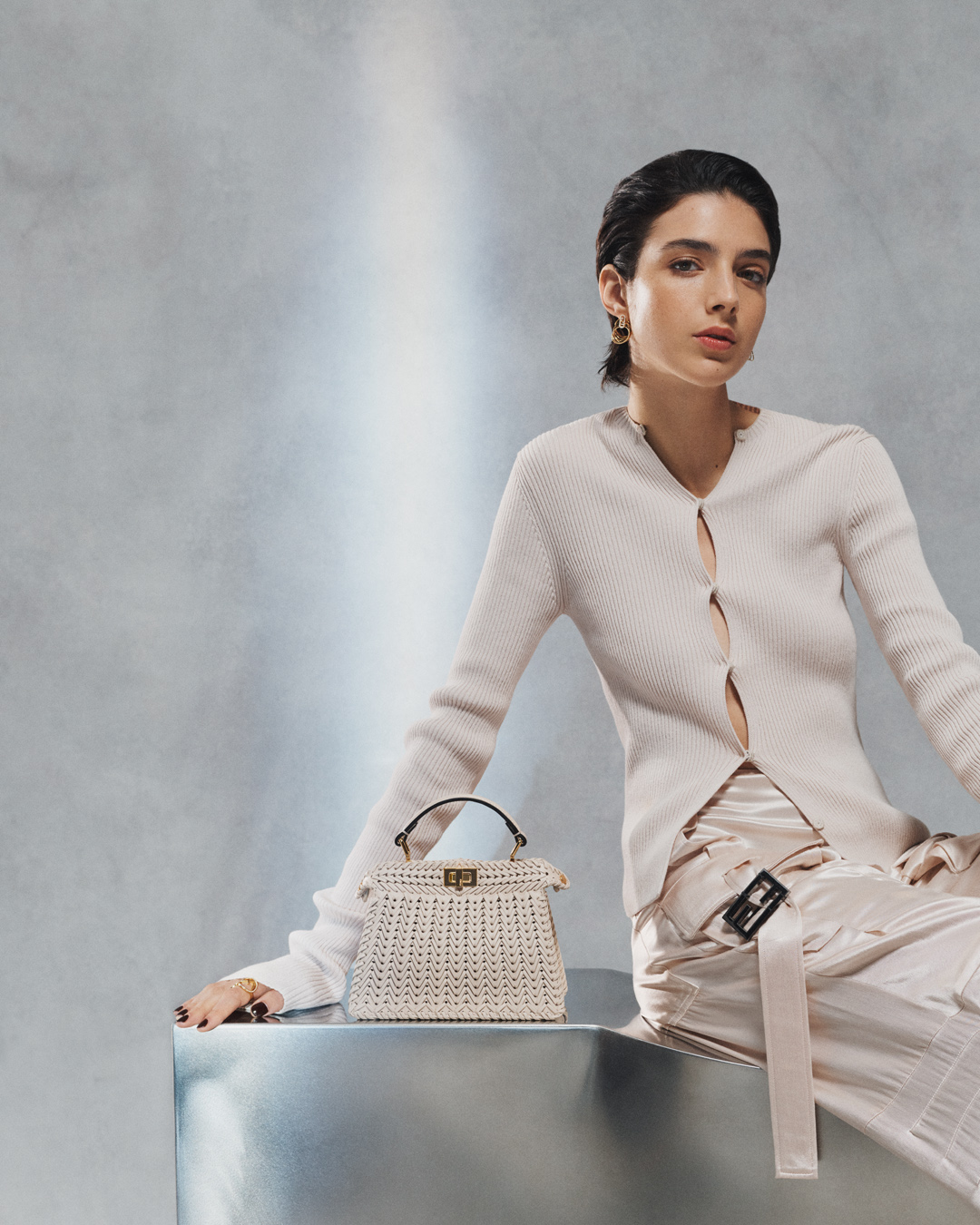 FENDI、アイコンバッグ「ピーカブー」の新作登場 | HIGHSNOBIETY.JP