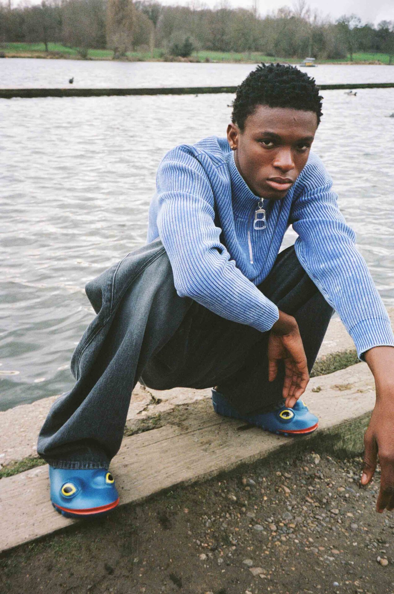 JW ANDERSON × Wellipets、カエルモチーフのコラボローファー発売