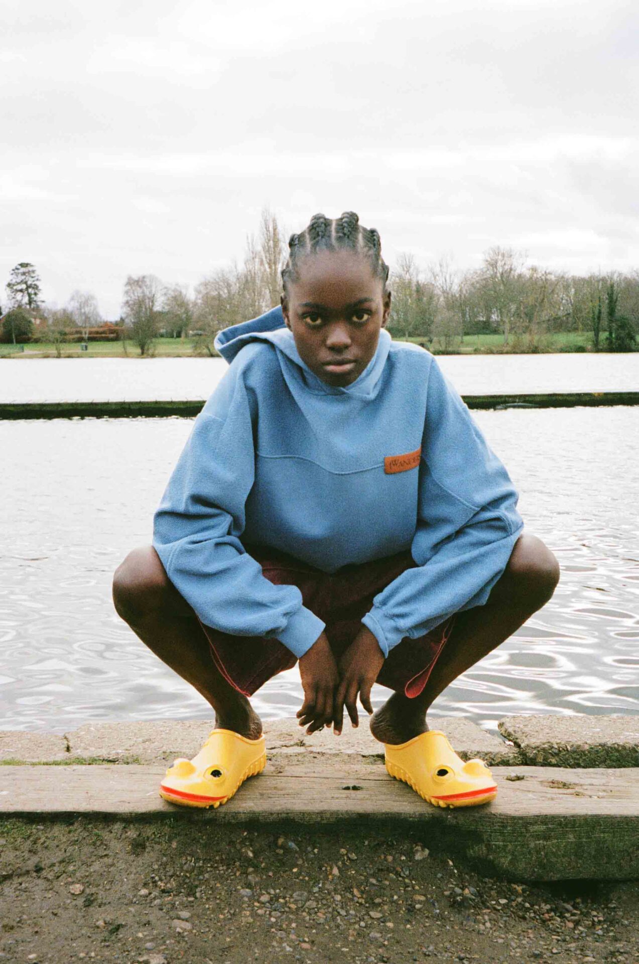 JW ANDERSON × Wellipets、カエルモチーフのコラボローファー発売