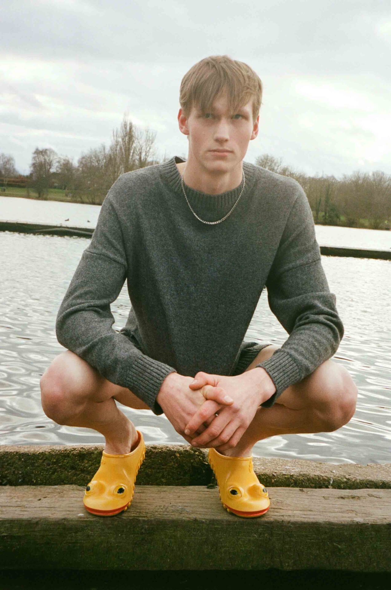 JW ANDERSON × Wellipets、カエルモチーフのコラボローファー発売