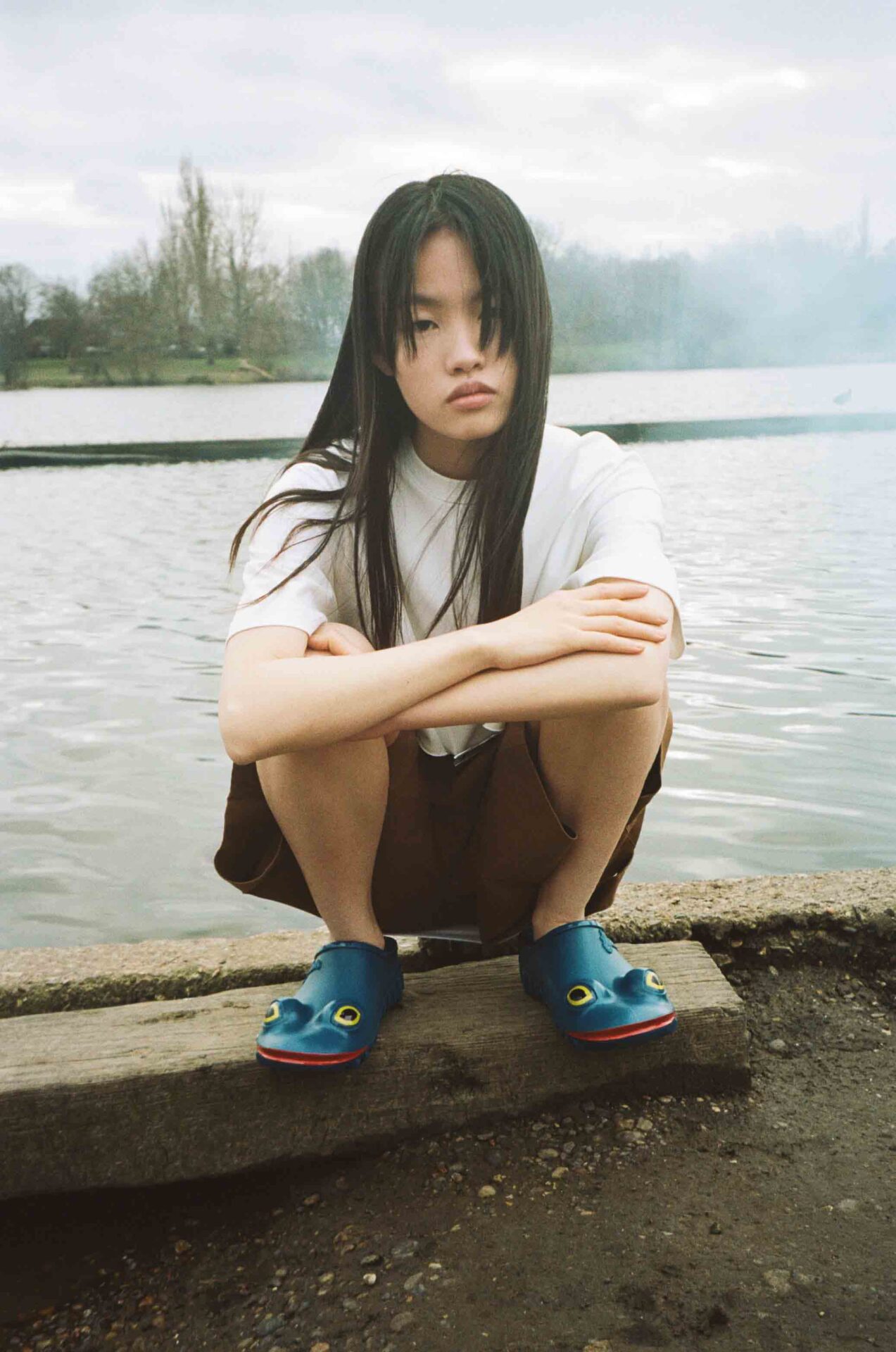 JW ANDERSON × Wellipets、カエルモチーフのコラボローファー発売