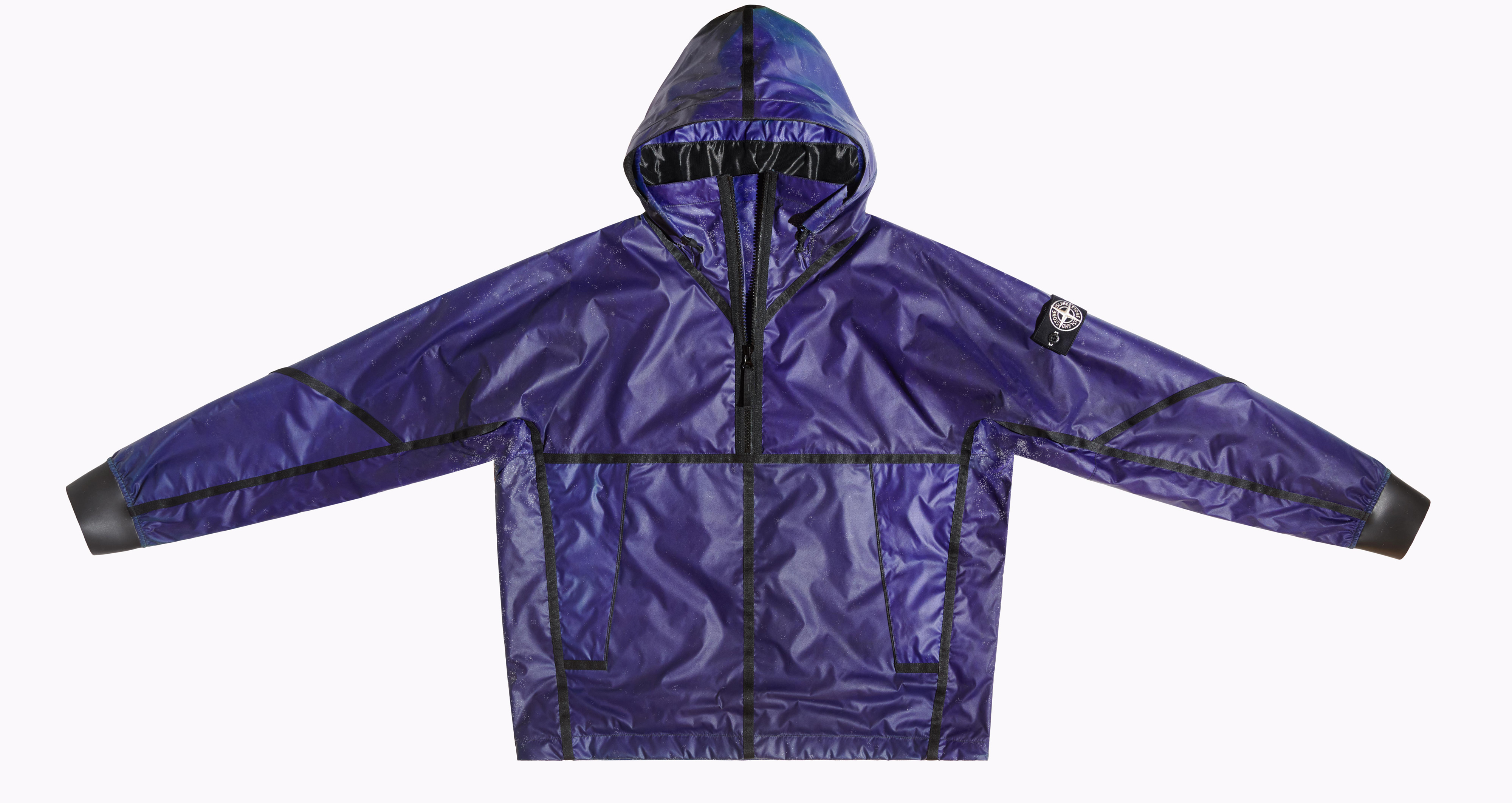 STONE ISLAND、温度で色が変化するジャケット発売