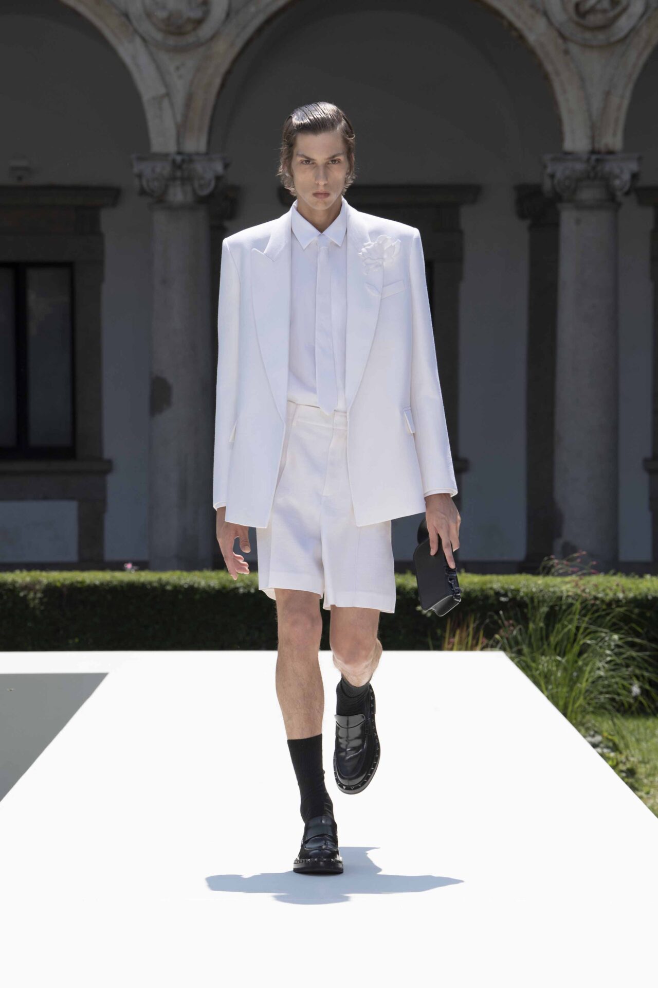 VALENTINO 2024年春夏メンズウェアコレクション | HIGHSNOBIETY.JP