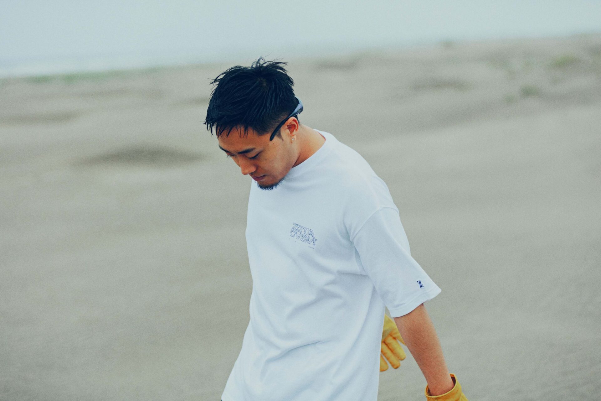 ZETA DIVISION × SUICOKE、ネオンイエローを配色したコラボ