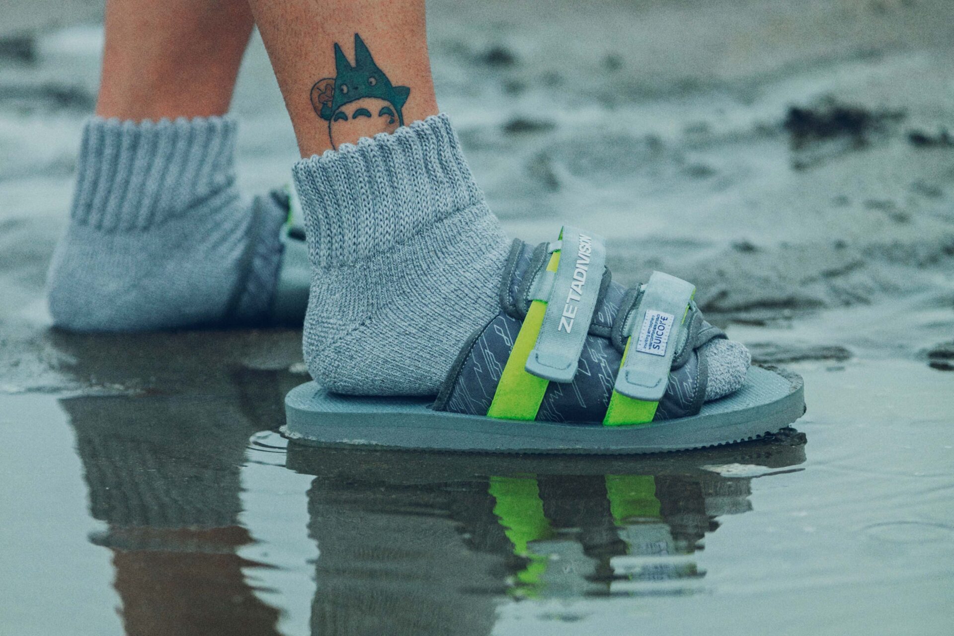 いせこです ZETA DIVISION × SUICOKE、ネオンイエローを配色したコラボ