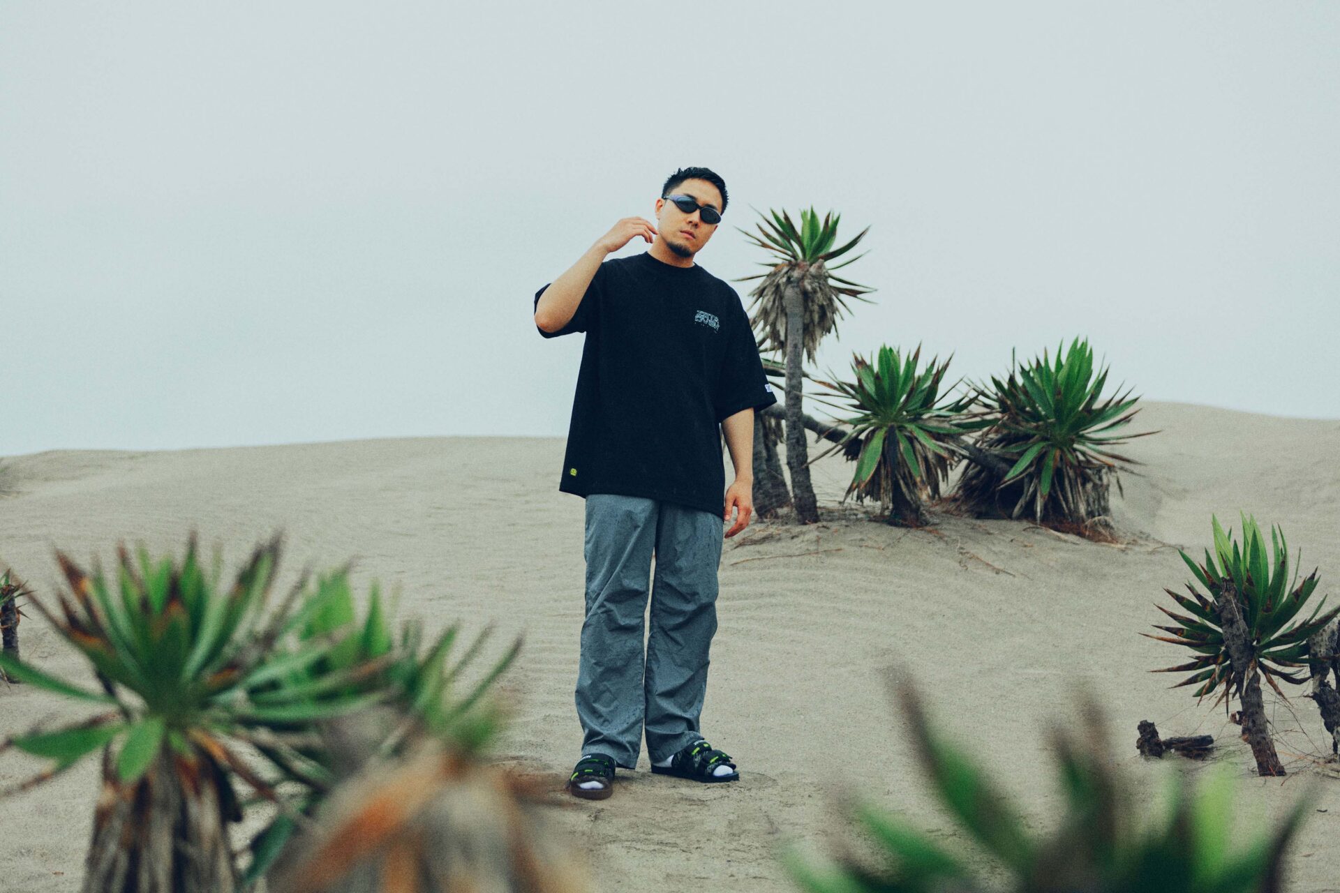 ZETA DIVISION × SUICOKE、ネオンイエローを配色したコラボアイテム