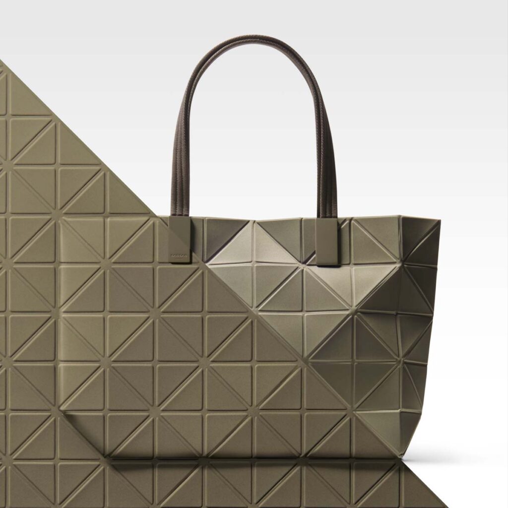 BAO BAO ISSEY MIYAKE、新シリーズ「TRACK」発売 | HIGHSNOBIETY.JP