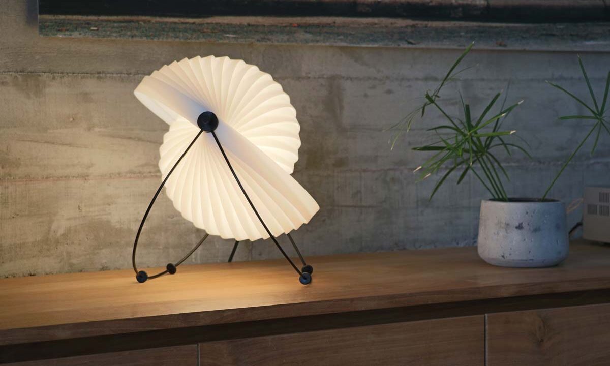 ギャラリーstoop、マウリシオ・クラビンのランプ「ECLIPSE Lamp」発売