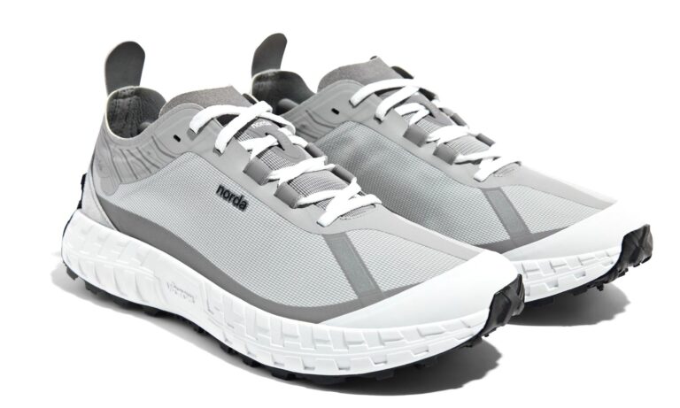 REIGNING CHAMP、OOFOS®とのコラボサンダルを国内限定で発売