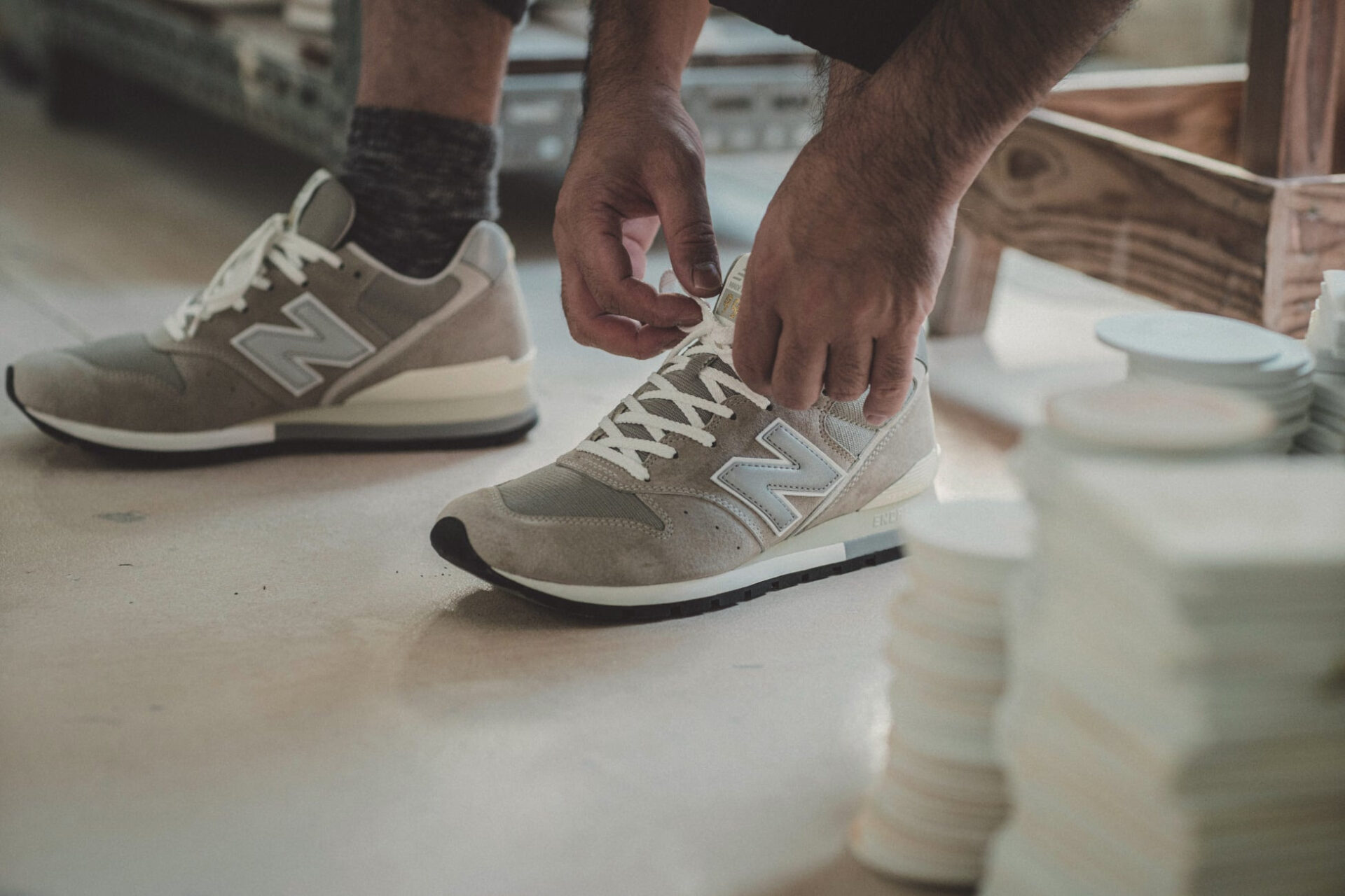 New Balance、職人によりハンドメイドで縫製されたスニーカー 「996