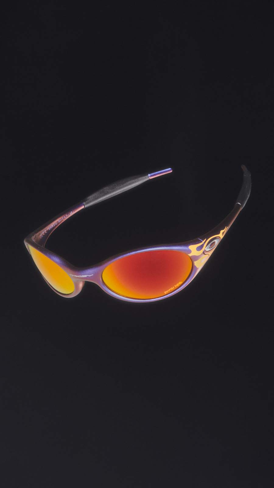 OAKLEY、オレンジとブルーの新色アイウェア登場。フットウェアも 