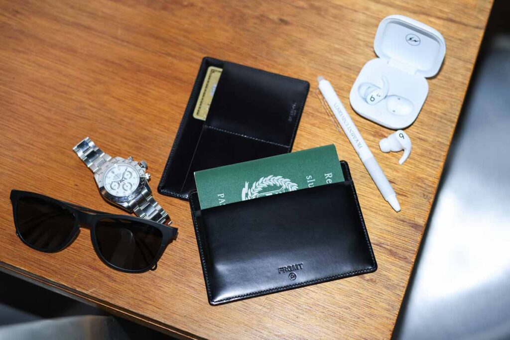 ポケット3つFragment × RAMIDUS Passport Case