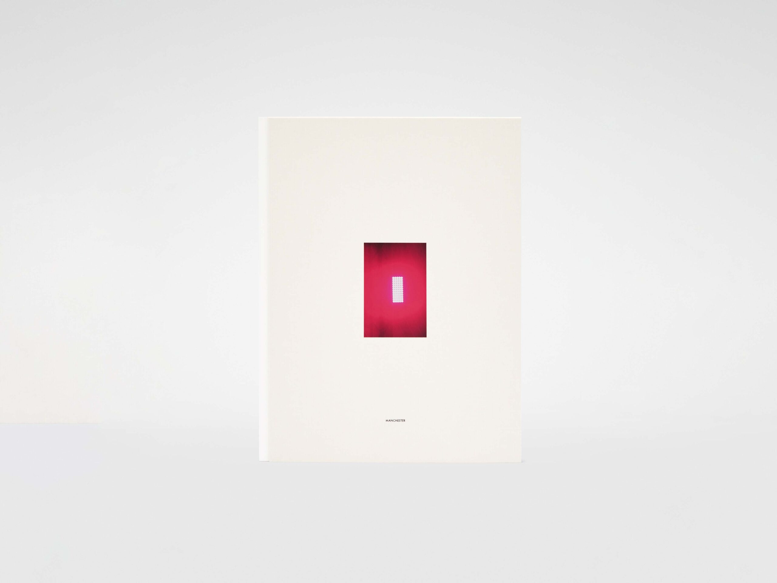 JIL SANDER、新刊『Manchester』発売。ジェフ・ミルズのポートレート並ぶ