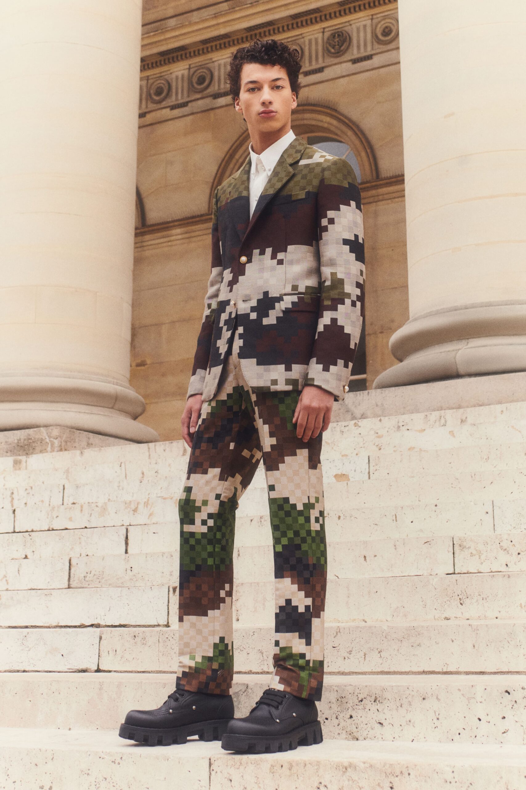 LOUIS VUITTON、ピクセル状のダモフラージュ・モチーフをあしらったアイテム登場