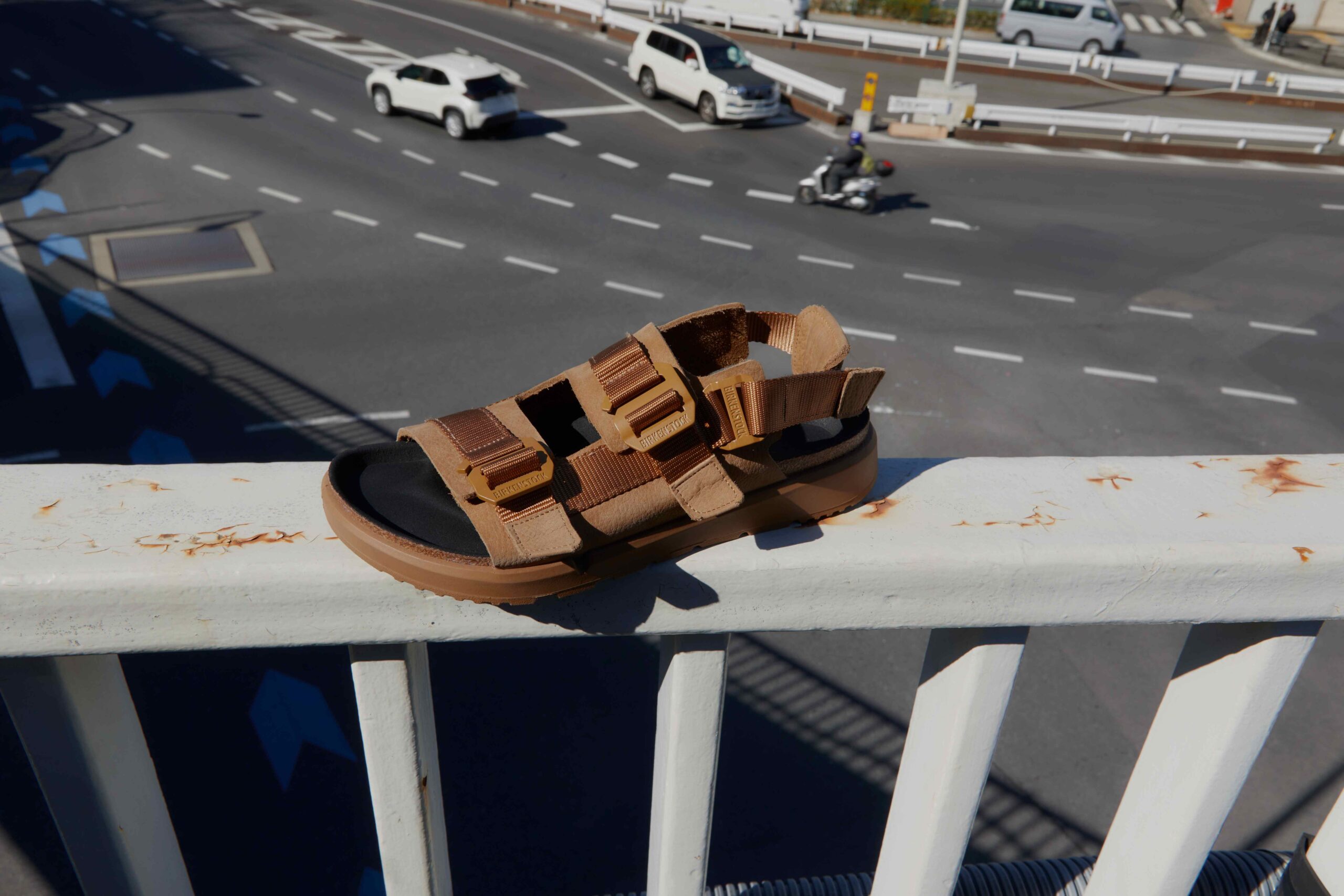 BIRKENSTOCK、東京の都市名がつけられたサンダル「SHINJUKU」発売