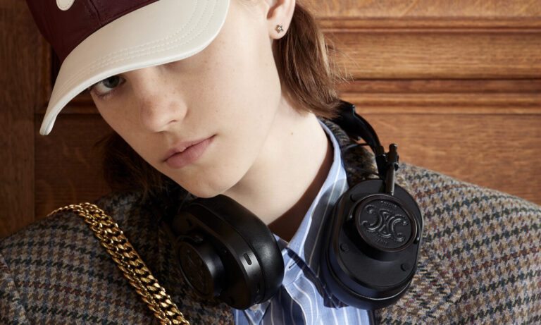 APPLIED ART FORMS × Master & Dynamic、宇宙服に由来した新作