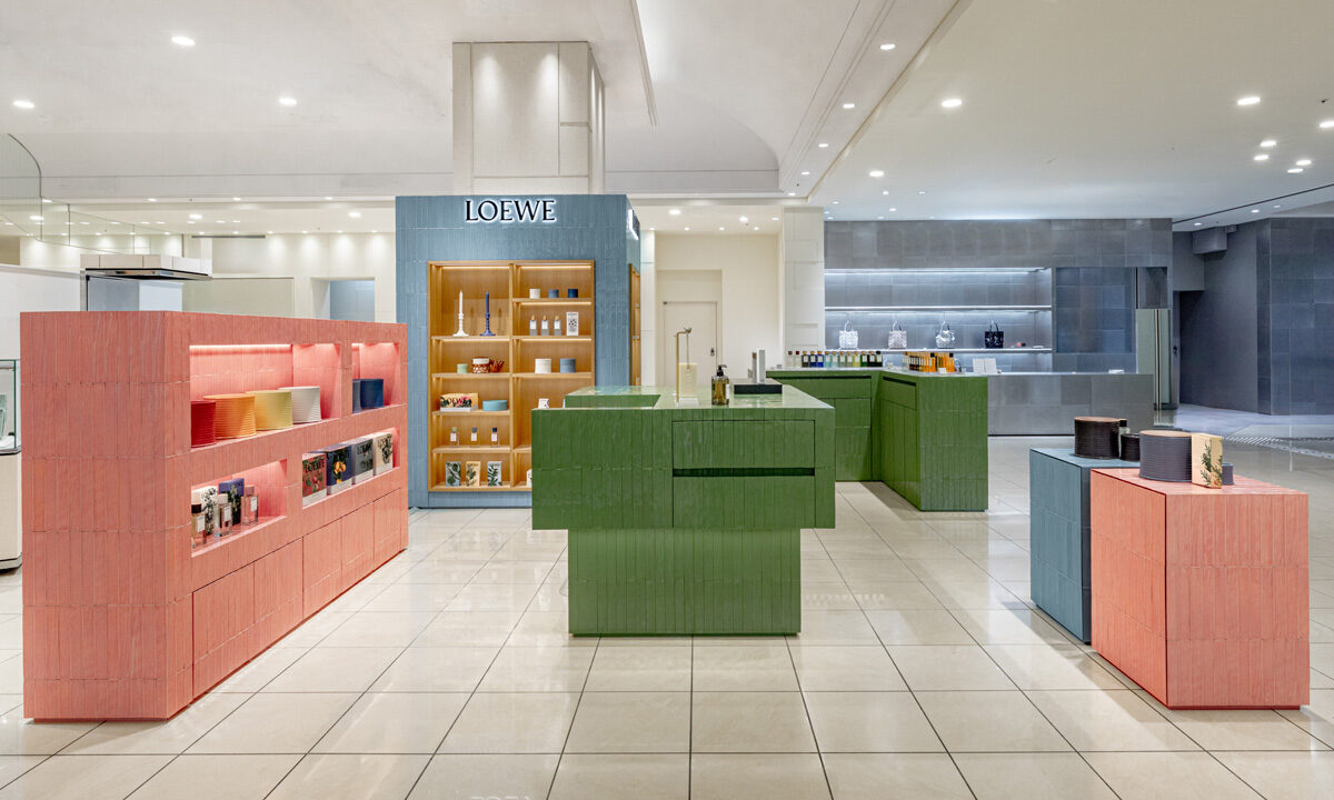 LOEWE Perfumes、九州初となる福岡店オープン。自然に着想した色鮮やかな店内