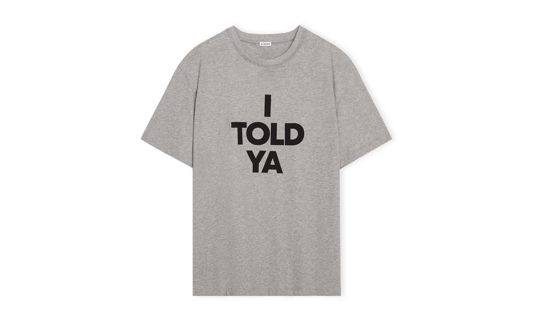 LOEWE、映画『チャレンジャーズ』に登場した「I TOLD YA」Tシャツ発売。スウェットシャツも