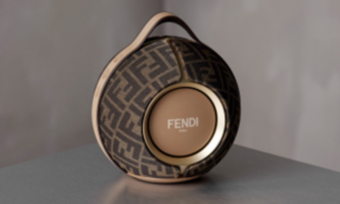 FENDI × DEVIALET、限定ポータブルスピーカー発売。タバコとブラウンのツートーンカラー