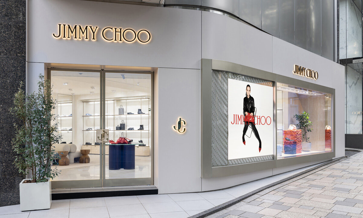 JIMMY CHOO、表参道ブティックをリニューアルオープン。ブライダルコレクションなど揃う