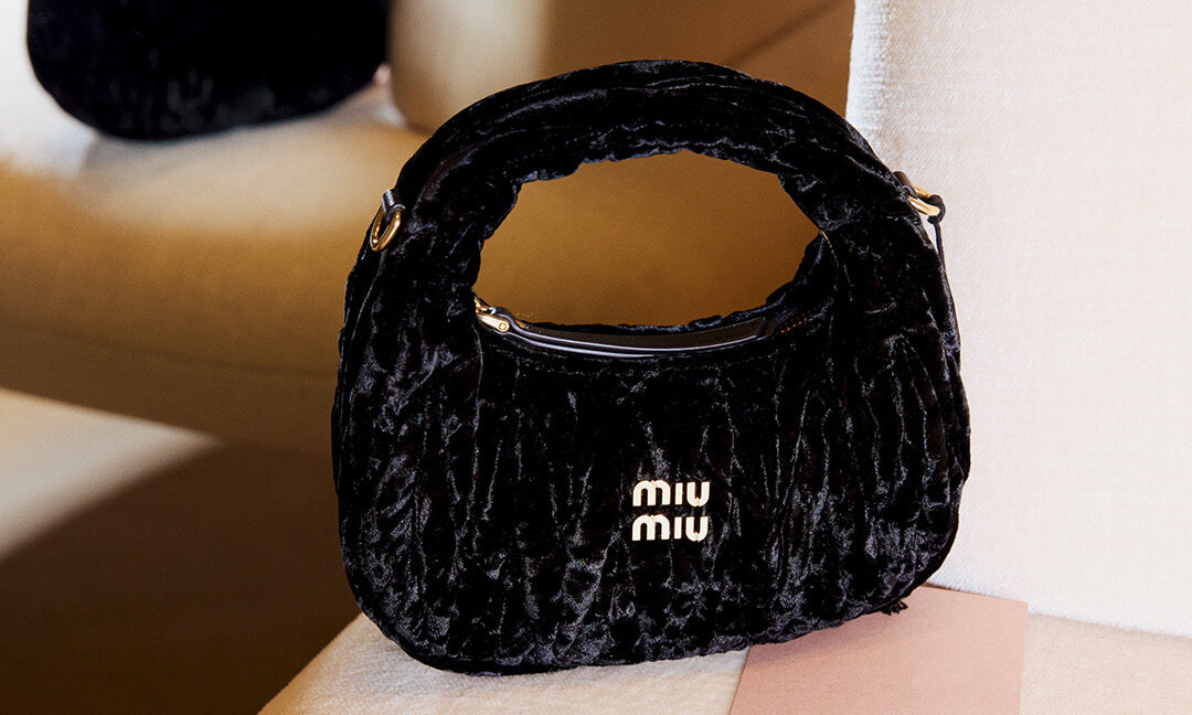 「MIU MIU SELECT by MOMO」登場。リメイクされたレザージャケットやベロア素材の「Wander」バッグなど