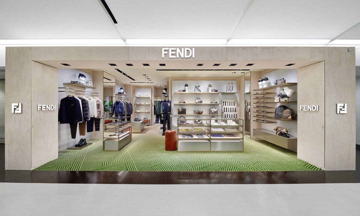 FENDI、阪急メンズ大阪店を2フロア構成でオープン。日本限定色のアイコンバッグも