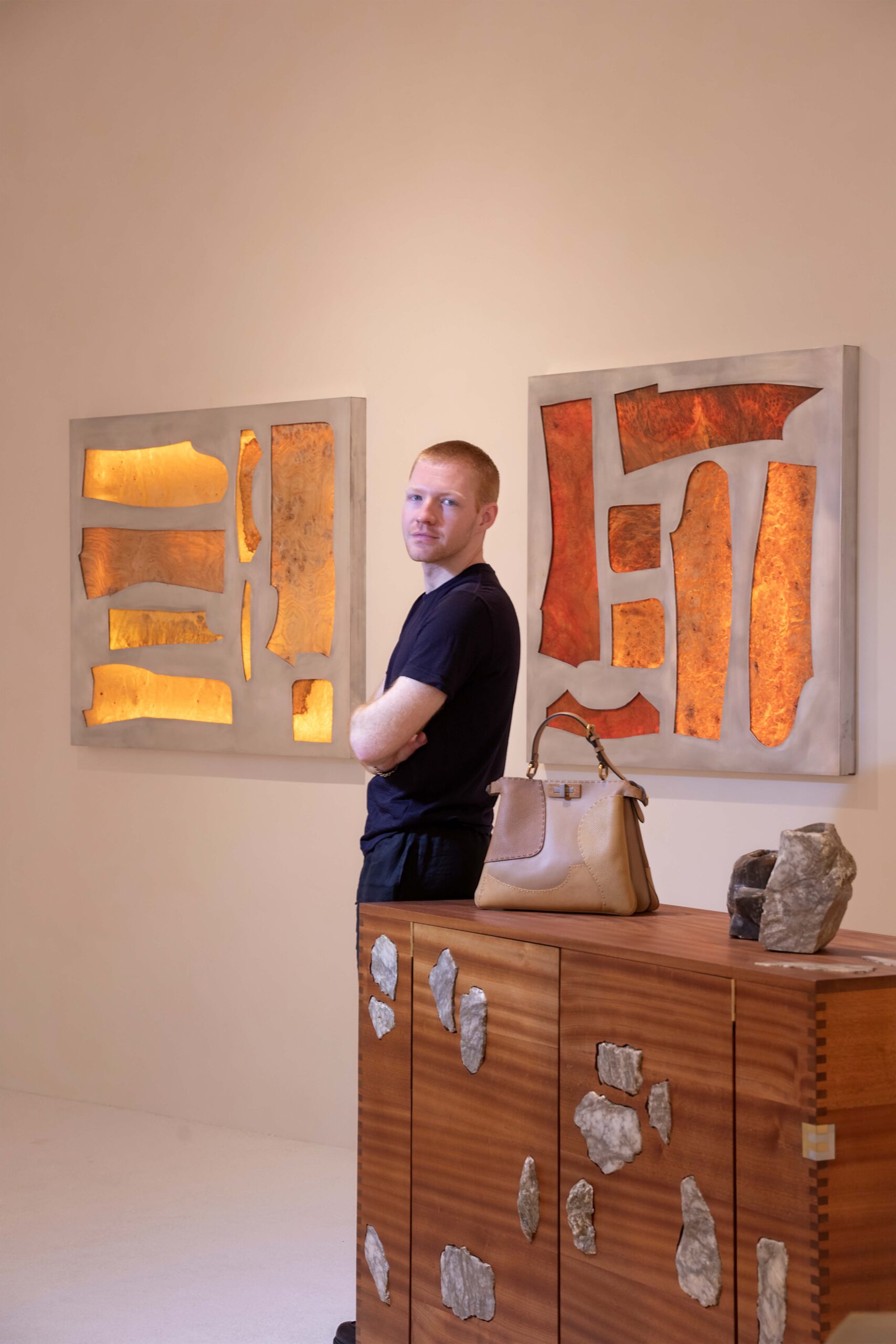 FENDI、ルイス・ケメノエとの「アエニグマ」コレクション登場。パッチワークデザインの「ピーカブー ソフト」バッグなど