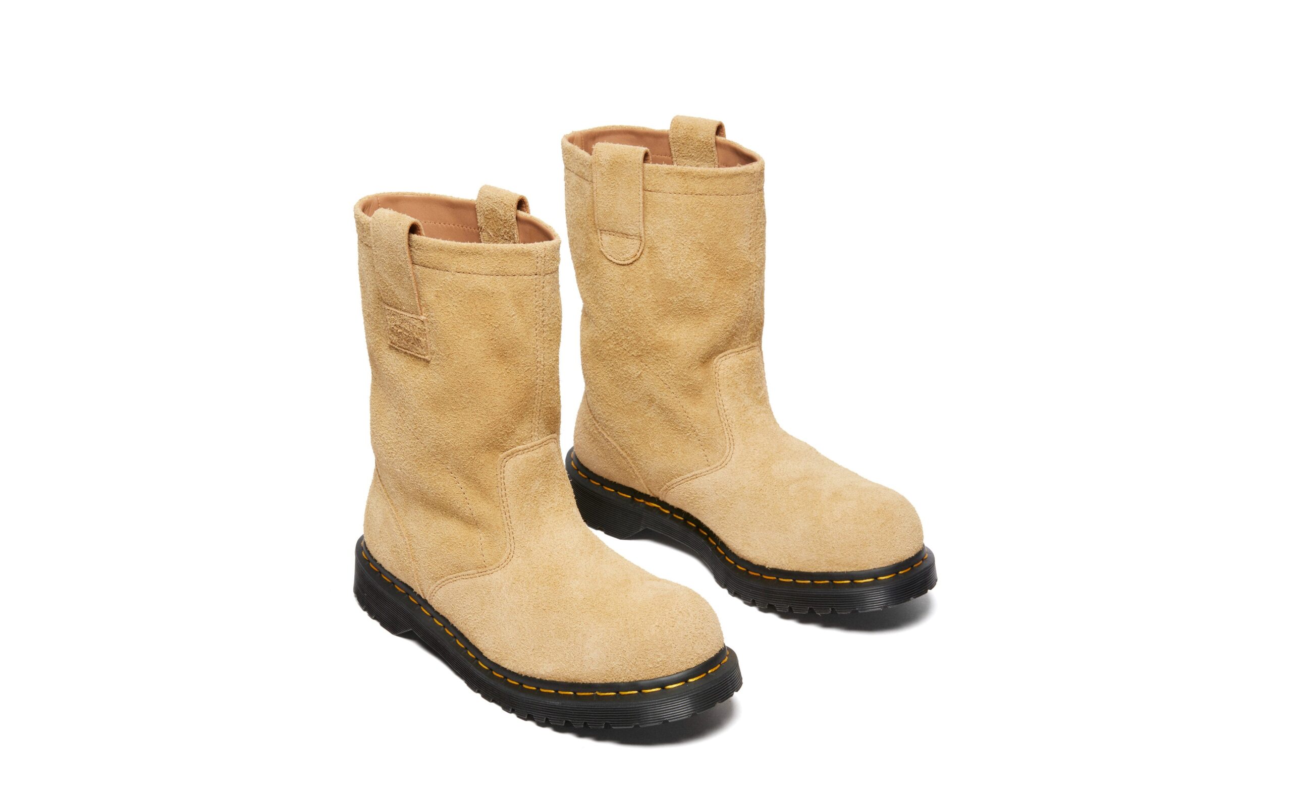 Dr. Martens × STÜSSY、「2295」ブーツを2種のレザー＆カラーでモダンに復活