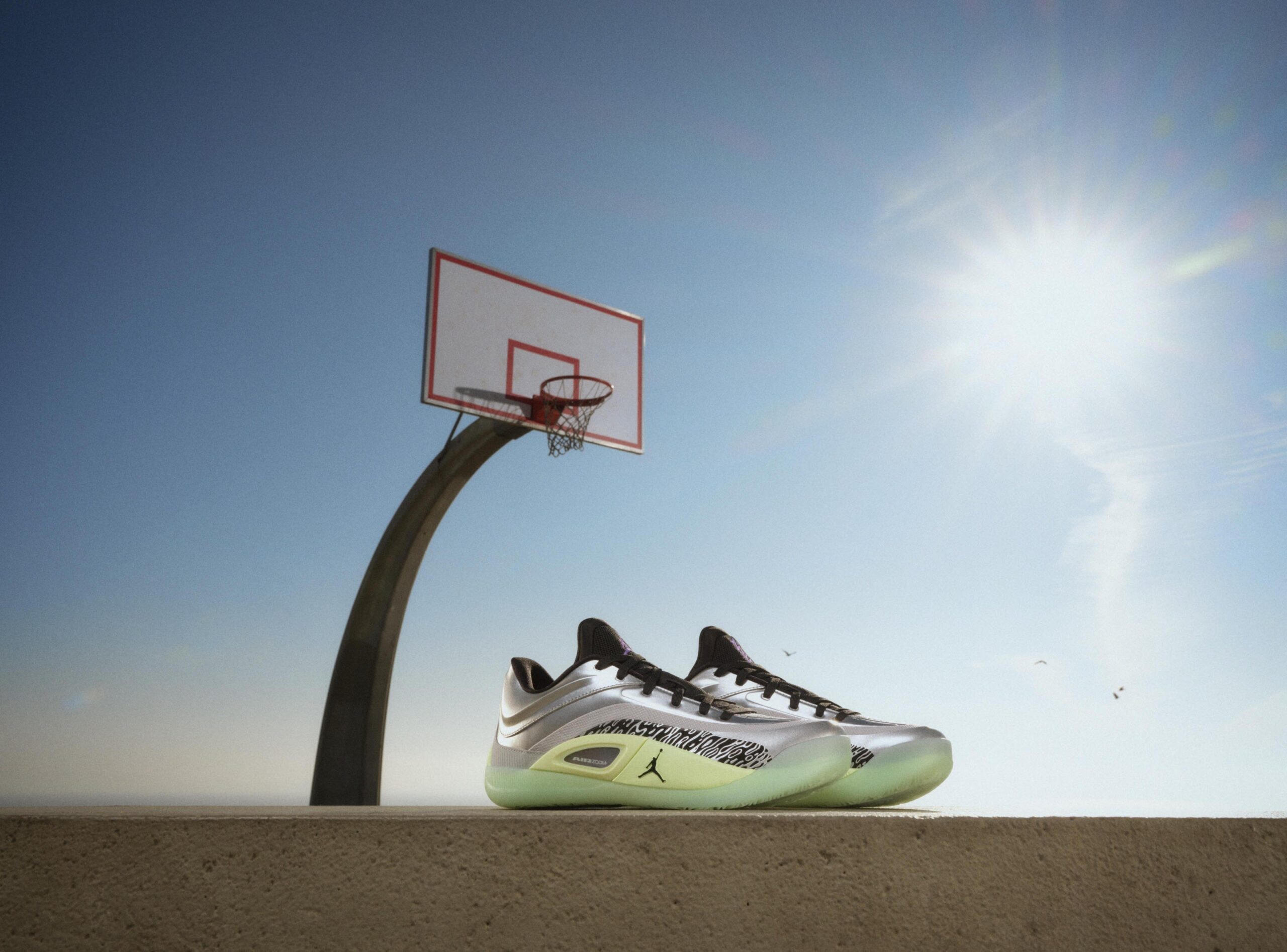JORDAN BRAND、反発性・安定性が向上した新作「ザイオン 4」発売。シルバーとグリーンが輝くカラーリング