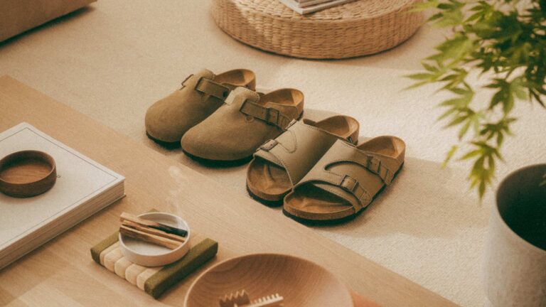 BEAMS別注、2つの刻印が目を惹くBIRKENSTOCK「ZURICH」登場