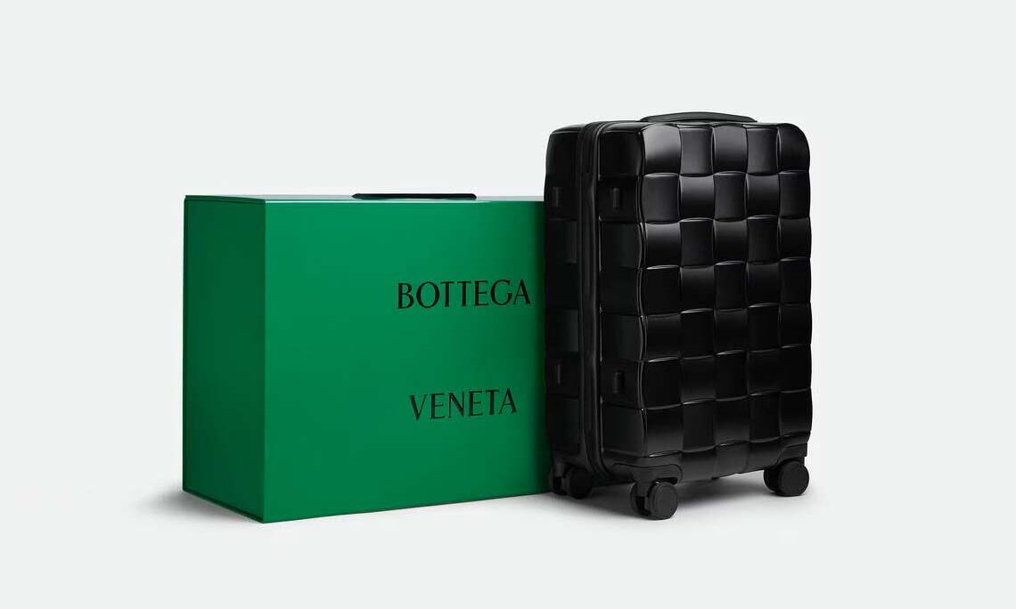 BOTTEGA VENETA、イントレチャートデザインを取り入れたトロリー「オデッセイ」発売