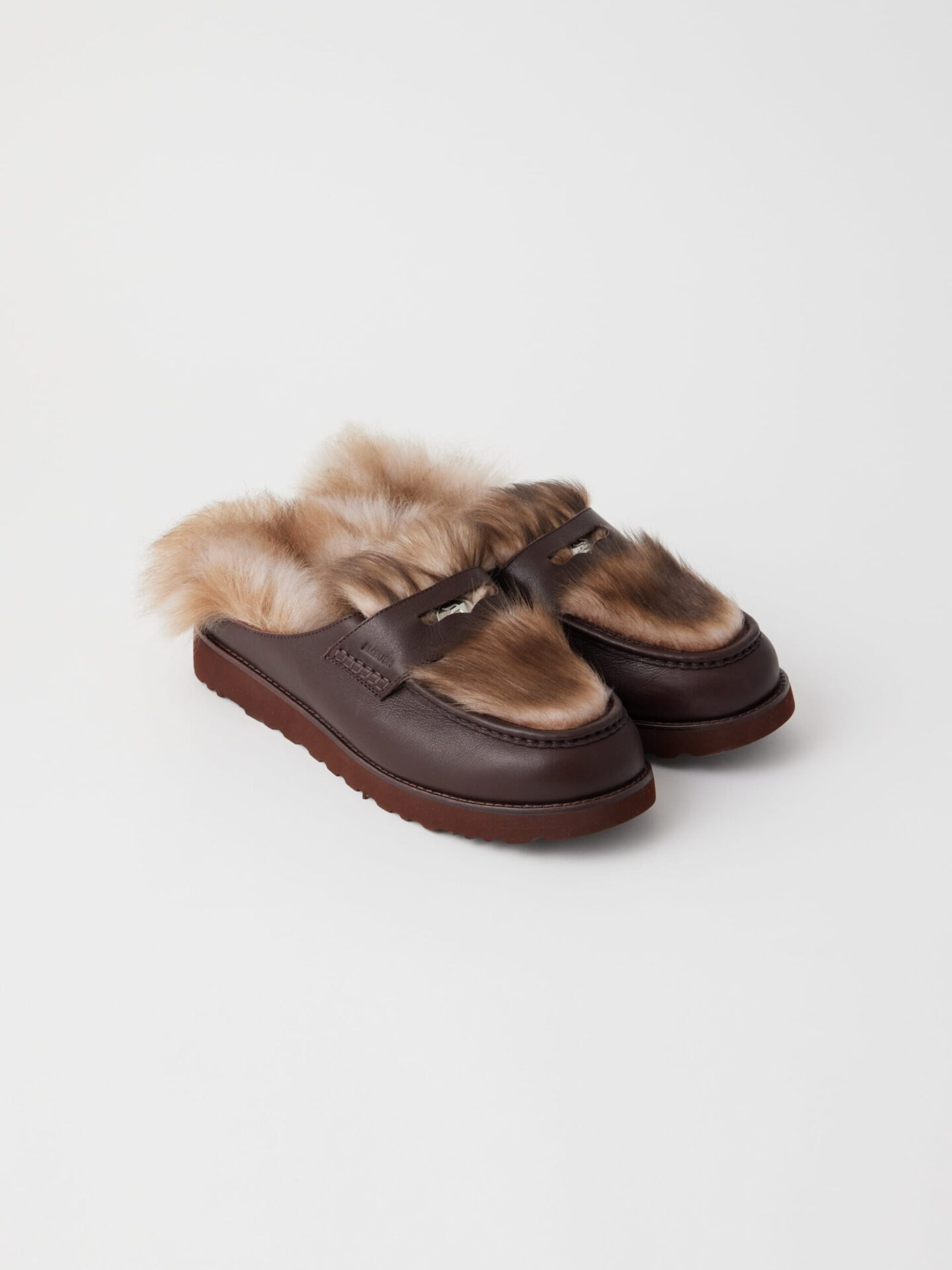 UGG® × AMBUSH®、コラボアイテム発売。メリージェーンとペニー UGG® × AMBUSH®、コラボアイテム発売。メリージェーンとペニー