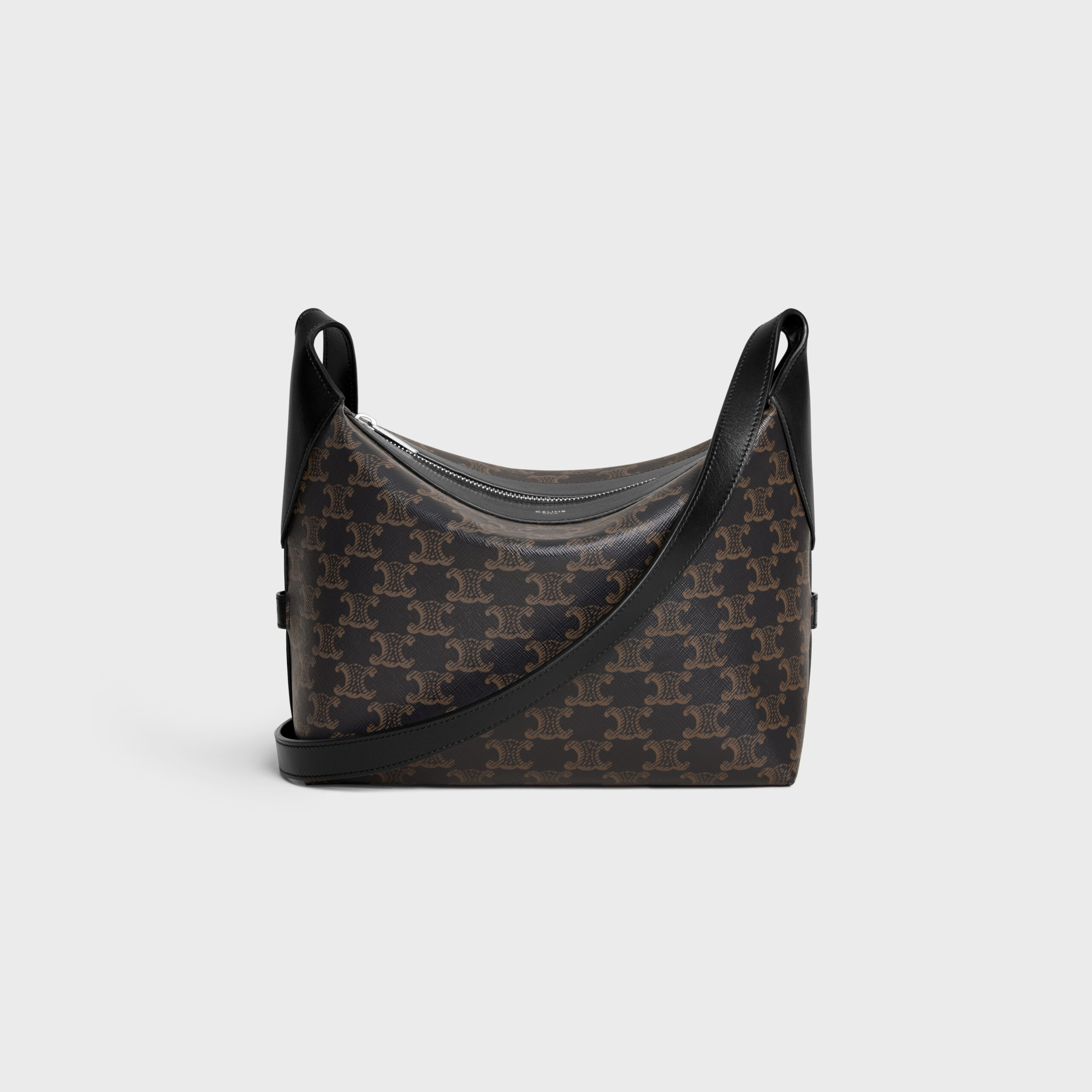 CELINE、新作メンズバッグ「ハリー」発売。ホーボー型の斜め掛けモデル