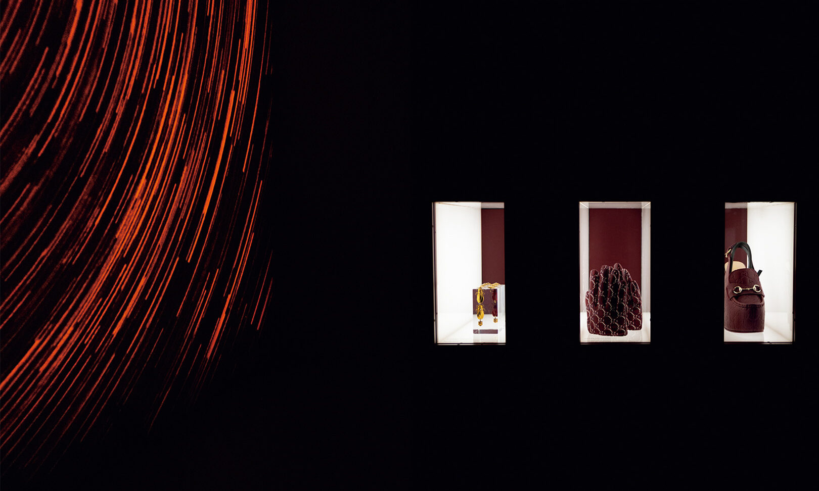 100年超の記憶を “赤い糸” でたどる。世界巡回展「GUCCI COSMOS」が京都で開幕