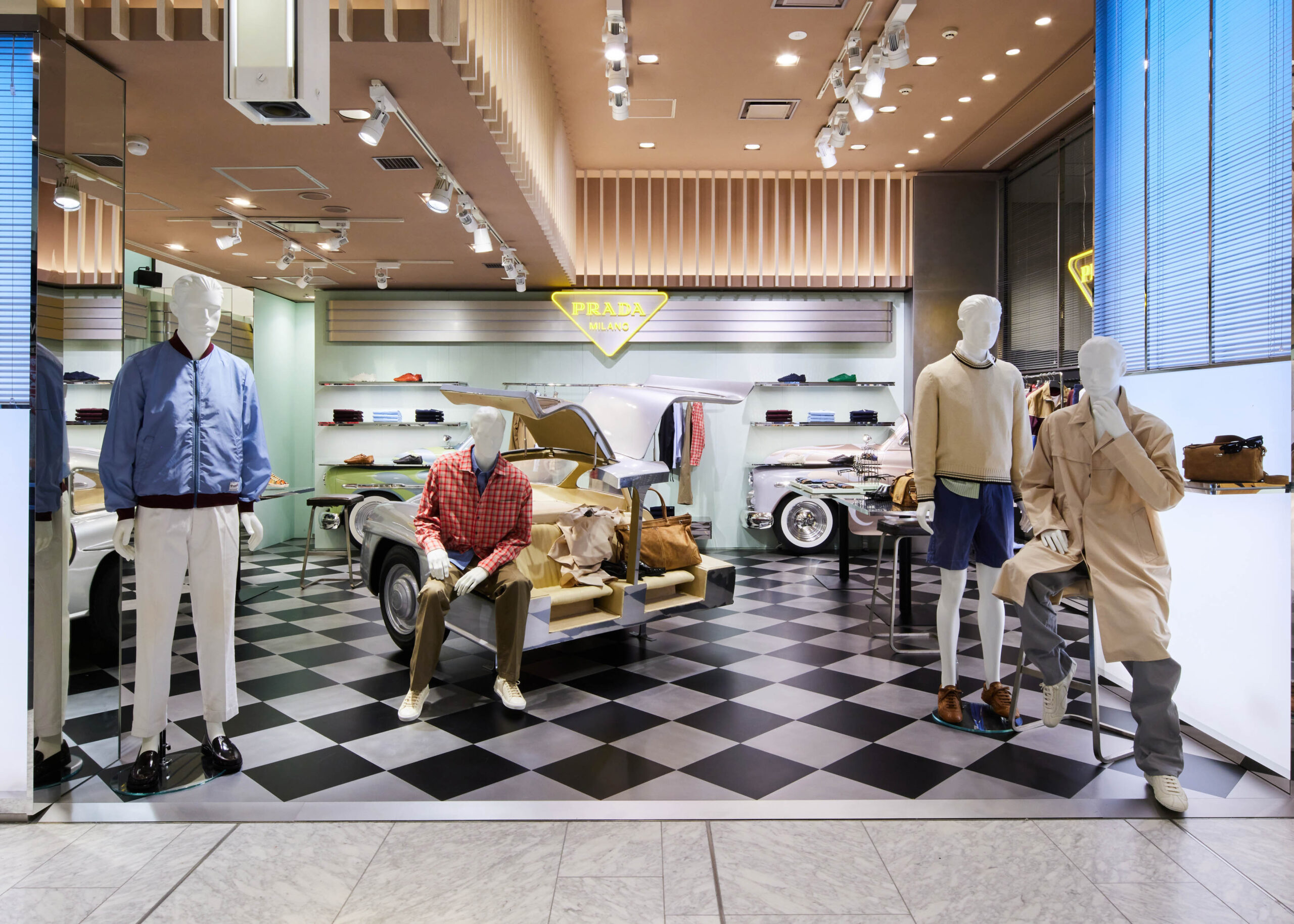 PRADA、ポップアップストア開催。1950年代のアメリカンカルチャーを彷彿させる空間