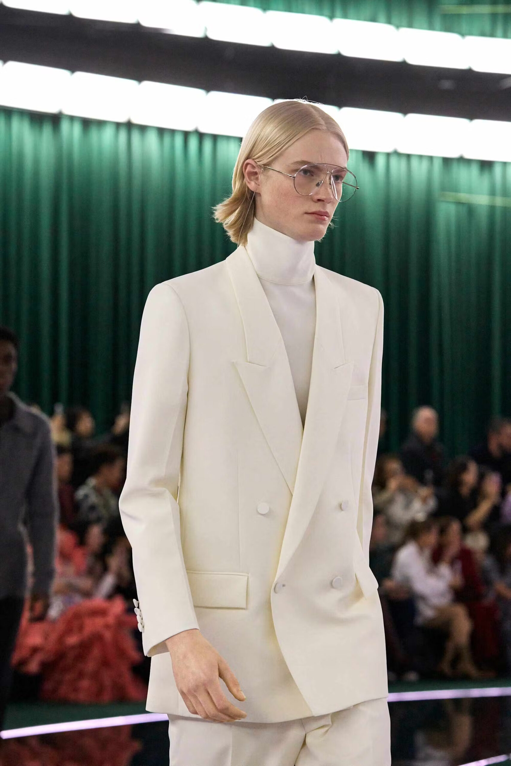 デムナ流GUCCI：オーバーサイズを脱ぎ捨てる