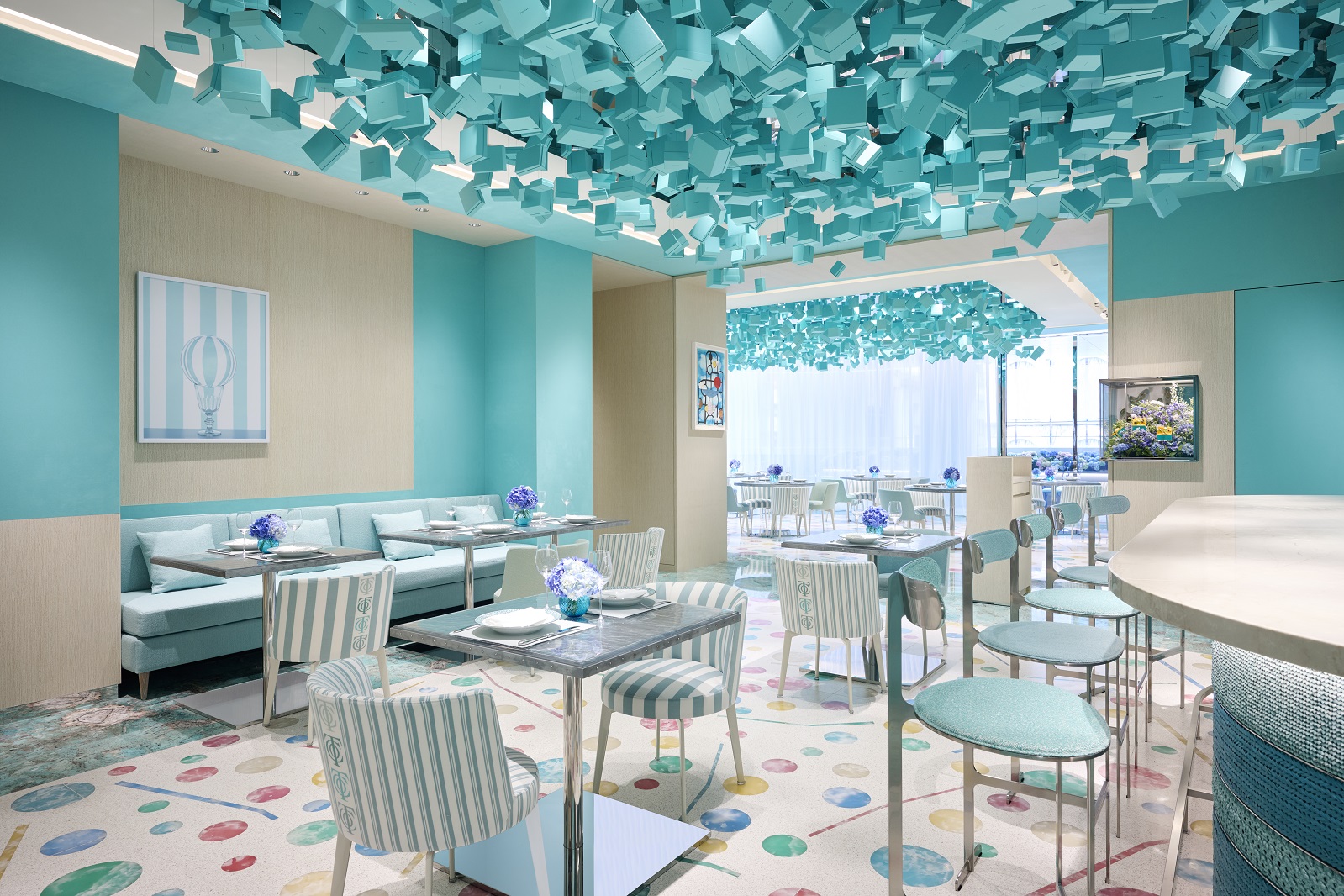 Tiffany & Co.、日本初「ブルー ボックス カフェ」がオープン。庄司夏子シェフ監修による優雅なダイニング体験を提供