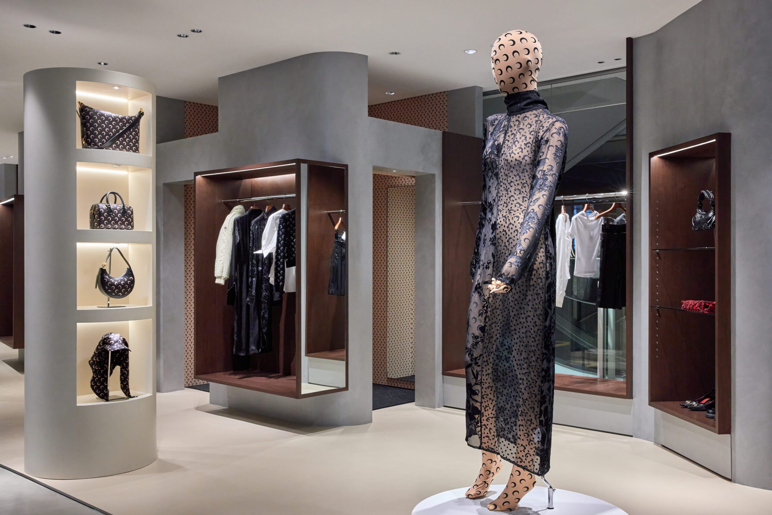 MARINE SERRE、日本初ショップをオープン。神話と現代が交錯する空間で最新コレクションを展開