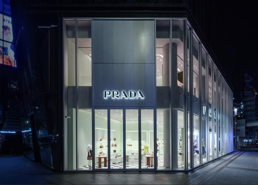PRADA、「東急プラザ銀座ブティック」オープン。ブランド美学が息づく没入感ある新空間