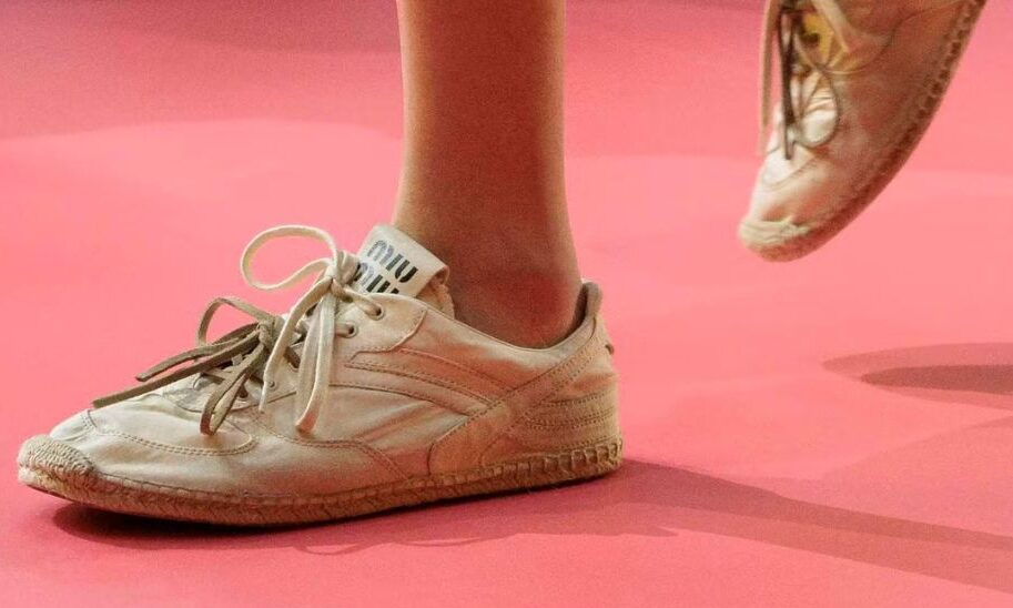 MIU MIUのフラットスニーカーは日進月歩。