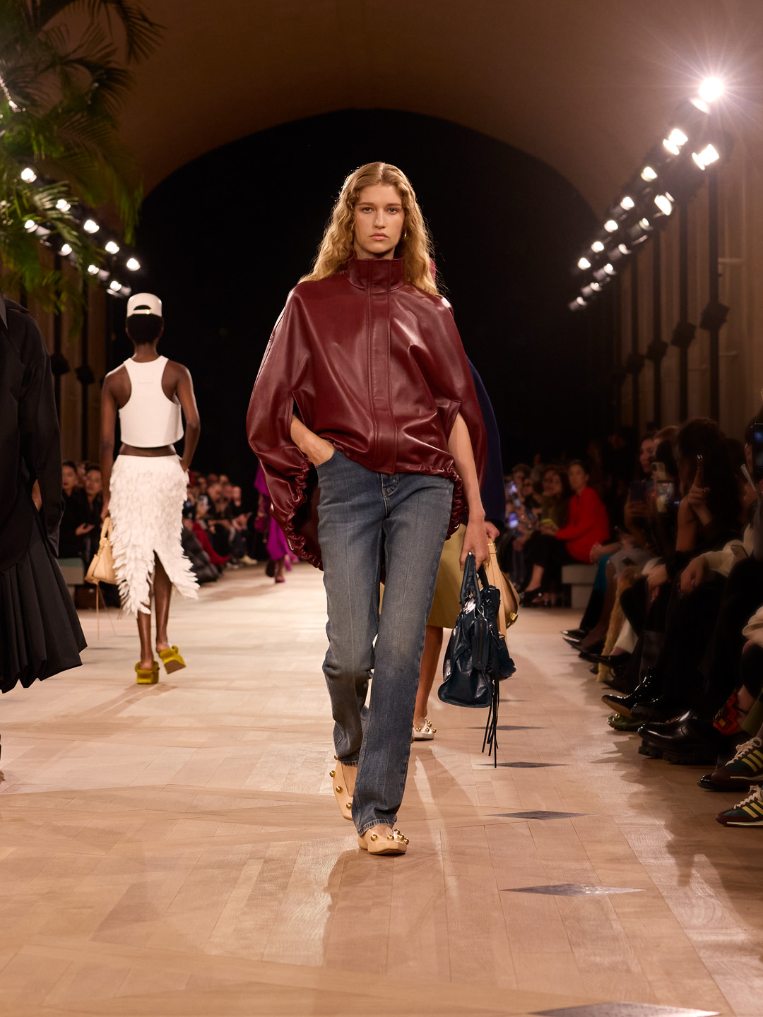 BALENCIAGA 2026年スプリング、デムナによる最後のプレタポルテ