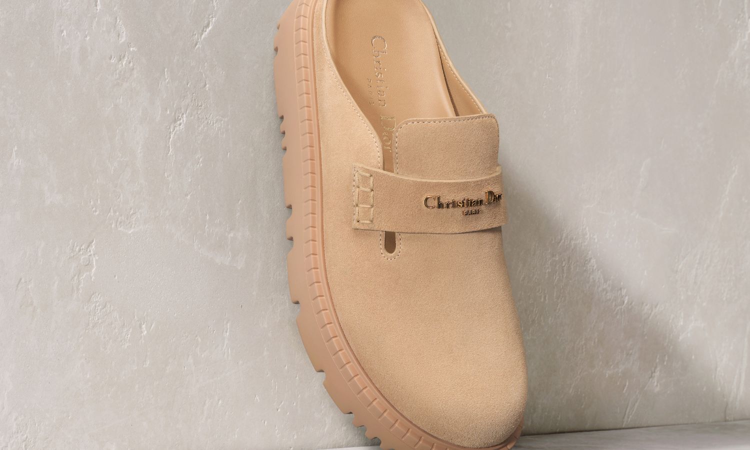 DIOR、新作シューズ「ディオール ボーイ」発売。伝統とモダンを織りなす構築的なフォルム