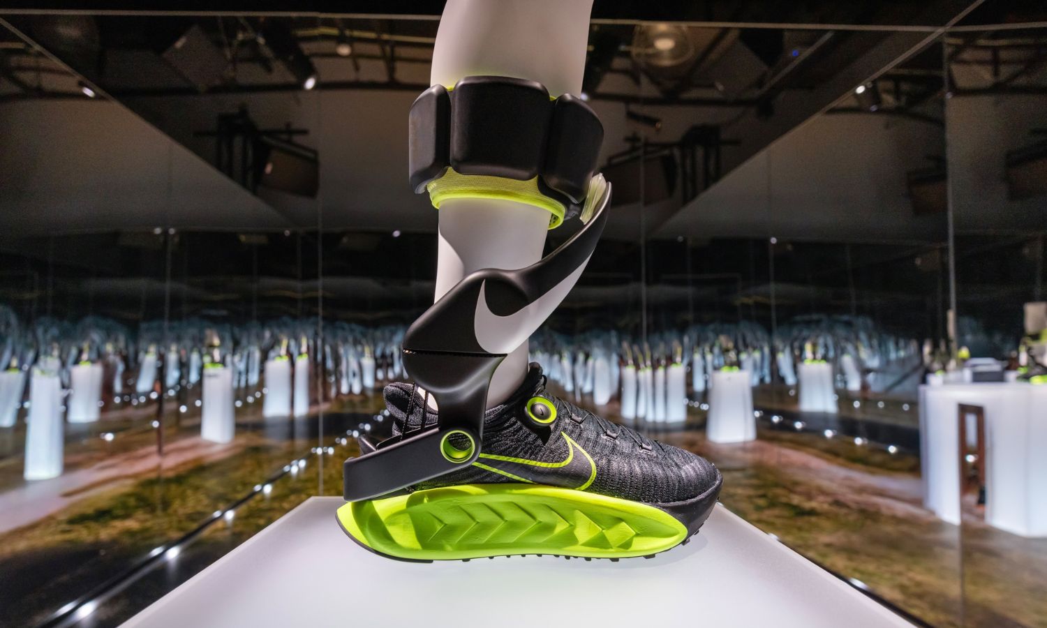 Nike、身体の可能性を拡張する革新的シューズ発表。世界初の電動フットウェア システム「プロジェクト・アンプリファイ」と神経科学に基づく「ナイキ マインド」