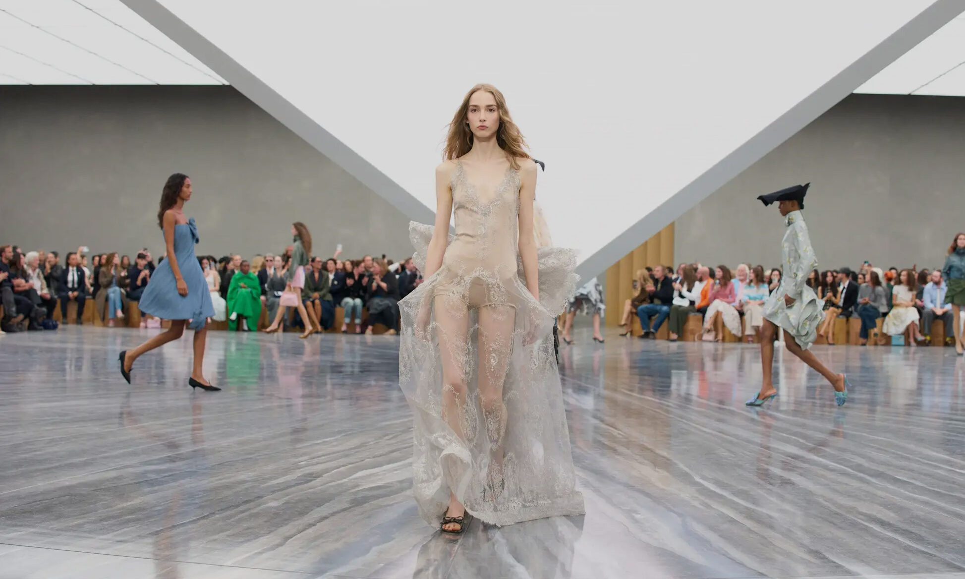 空前のファッションウィーク：歴史的シーズンをひもとく。