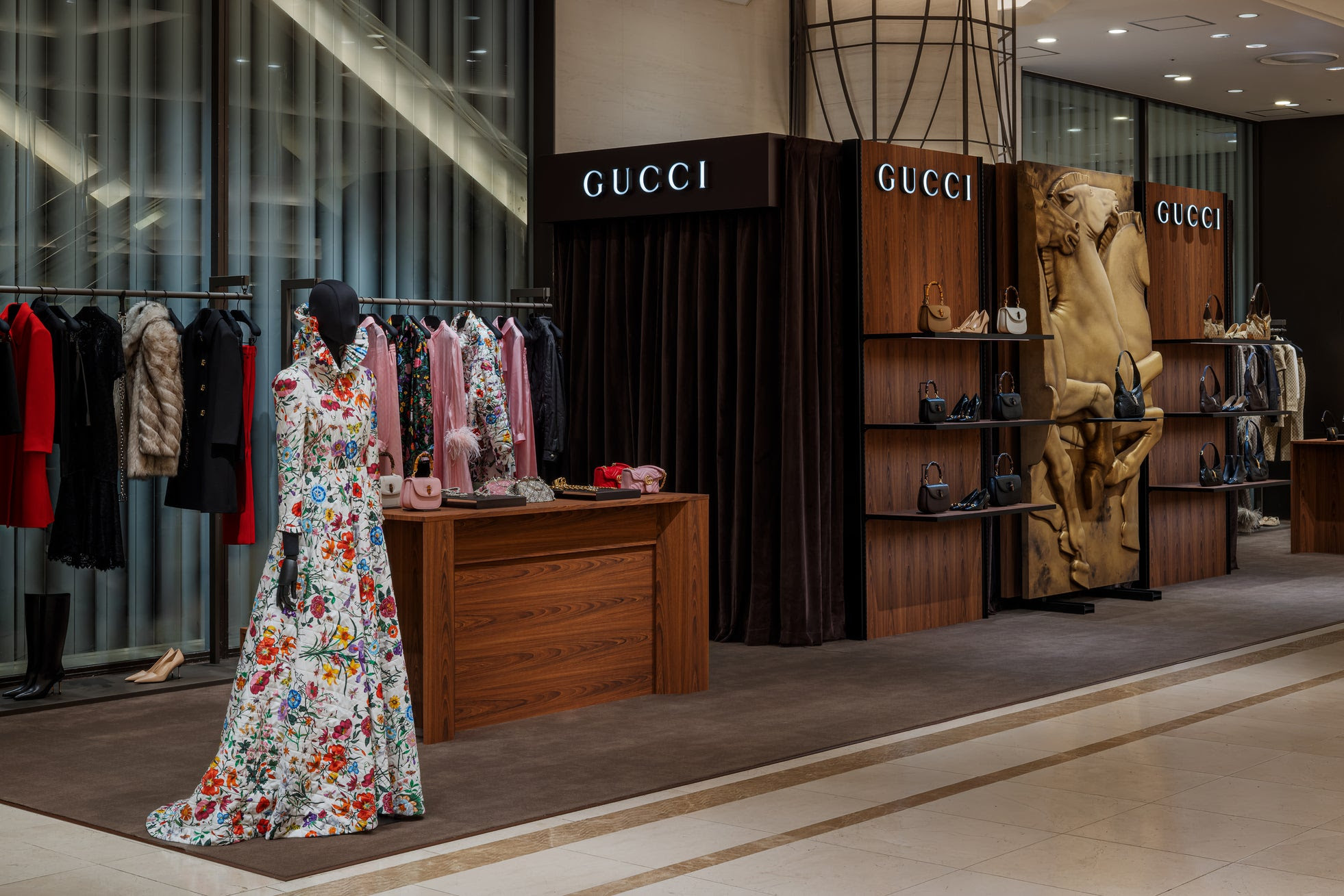 GUCCI、La Famiglia ポップアップ開催。ミラノでのイベントを継承した空間でスペシャルアイテムも発売