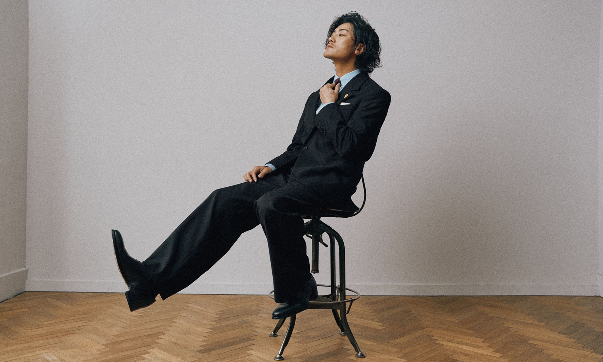 【GUCCI × 赤西仁】定義を拒む自由と、語らないデザイン。