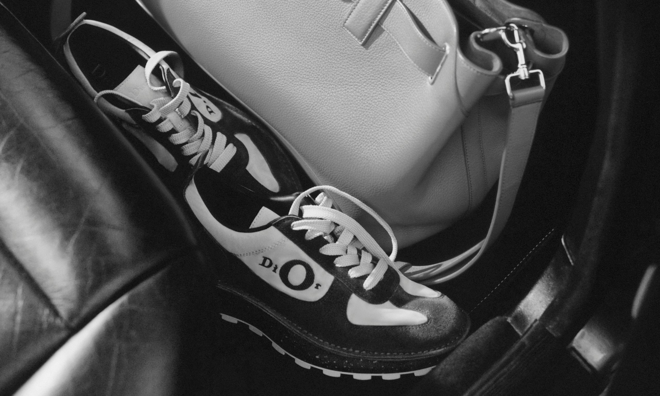 「ディオール スカッシュ」スニーカー新発売。彫刻的なトレッドとクチュール × スポーツの融合を体現